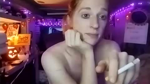 Snapshot of lesleygumgrass chatting on October 12, 10:09 pm LesleyGumGrass- The Boring Trans girl online show from October 12, 10:09 pm