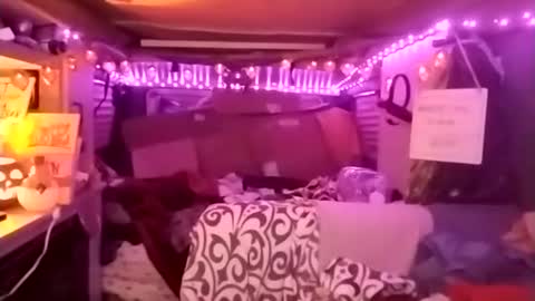 Snapshot of lesleygumgrass chatting on October 16, 6:03 am LesleyGumGrass- The Boring Trans girl online show from October 16, 6:03 am