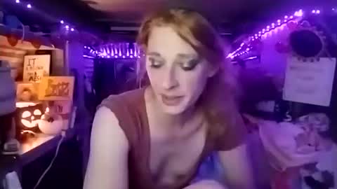 Snapshot of lesleygumgrass chatting on October 22, 5:41 am LesleyGumGrass- The Boring Trans girl online show from October 22, 5:41 am