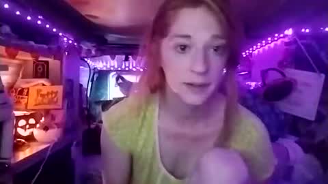 Snapshot of lesleygumgrass chatting on October 24, 5:31 pm LesleyGumGrass- The Boring Trans girl online show from October 24, 5:31 pm