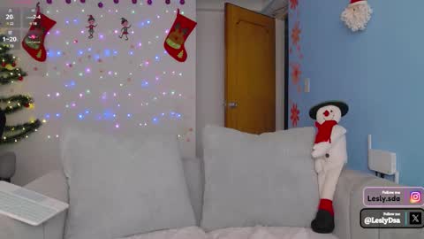 Snapshot of leslie9669 chatting on December 19, 9:17 pm Lesly online show from December 19, 9:17 pm