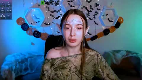 Snapshot of leslie_bird chatting on October 21, 11:00 am leslie_bird online show from October 21, 11:00 am