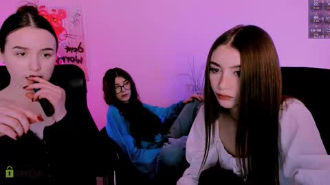 leslie_bird online show from February 3, 2:33 pm