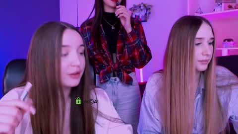 leslie_bird online show from March 26, 10:10 am