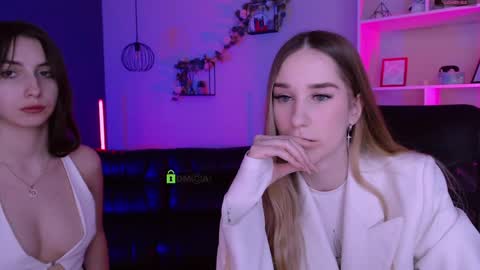 leslie_bird online show from March 31, 8:48 am