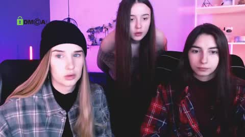 leslie_bird online show from April 22, 8:50 am