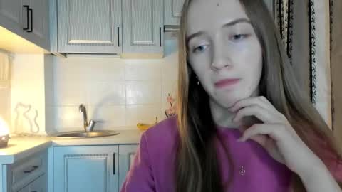  LESLIE   online show from November 19, 8:09 pm