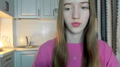  LESLIE   online show from November 21, 2:10 am