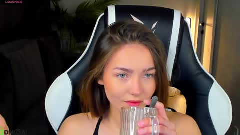 Leslie online show from May 15, 1:12 am