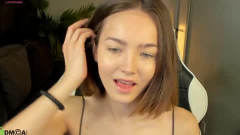 Leslie online show from May 17, 1:03 am