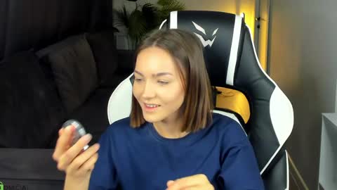Leslie online show from May 24, 1:10 am