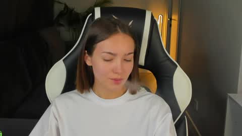 Leslie online show from May 28, 1:03 am