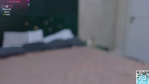 Leslie online show from June 12, 1:04 am