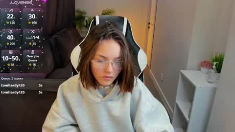 Leslie online show from June 24, 1:04 am