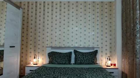 leslie_secret online show from April 22, 9:38 pm