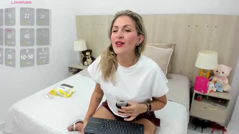 Lesly Santodomingo online show from February 1, 12:26 pm