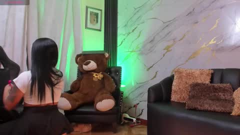 I am here from Monday to Friday from 730 am to 130 pm Colombia time and saturday from 500 am to 1000 am .... Soon Blue page online show from October 15, 8:58 am