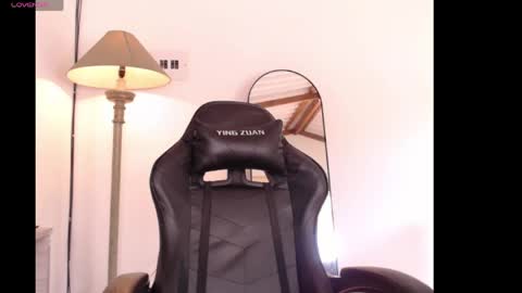 lesly online show from April 21, 9:06 pm