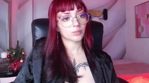 Snapshot of lessboobs_gh chatting on December 4, 12:14 pm Less  online show from December 4, 12:14 pm