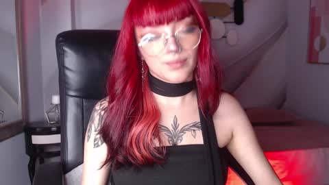 Snapshot of lessboobs_gh chatting on January 8, 12:05 pm Less  online show from January 8, 12:05 pm