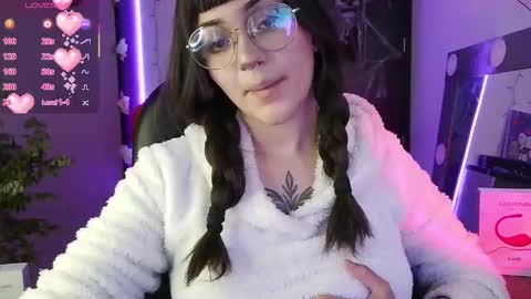 Snapshot of lessboobs_gh chatting on October 21, 5:46 pm Less  online show from October 21, 5:46 pm