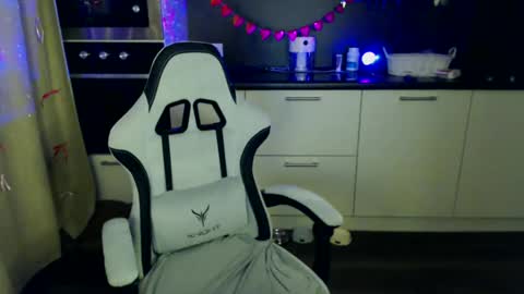 Alison online show from February 26, 1:21 am