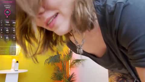 Snapshot of lessysweety chatting on October 10, 2:54 am Lessy online show from October 10, 2:54 am