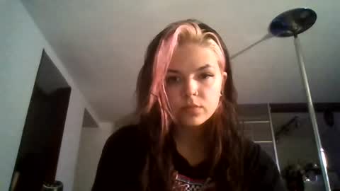 Snapshot of lethalivy chatting on June 17, 3:53 am Ivy online show from June 17, 3:53 am