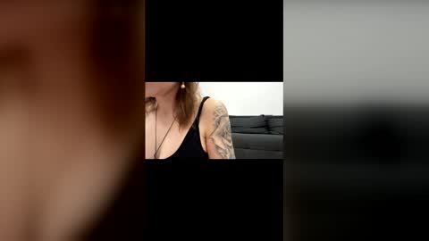 Snapshot of lettali chatting on November 27, 9:44 am follow me here you find me online show from November 27, 9:44 am