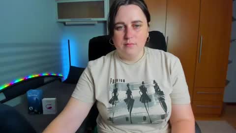 Snapshot of letticams chatting on June 24, 6:34 am Naomi online show from June 24, 6:34 am