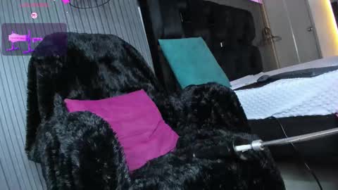 Snapshot of levana1 chatting on November 19, 12:10 am levana1 online show from November 19, 12:10 am