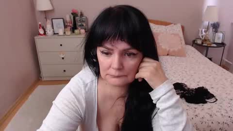 Mary online show from December 13, 1:01 pm