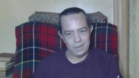 Snapshot of levon48 chatting on December 22, 1:34 am levon48 online show from December 22, 1:34 am