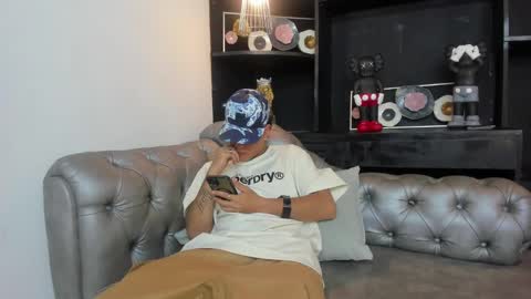 Snapshot of levy_steve chatting on March 12, 3:02 am LevySteven online show from March 12, 3:02 am