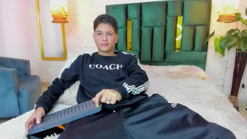 Snapshot of levy_steve chatting on September 21, 3:52 am LevySteven online show from September 21, 3:52 am