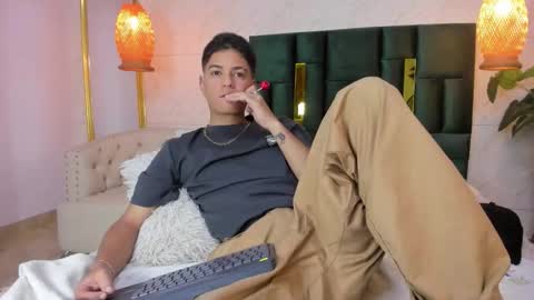 Snapshot of levy_steve chatting on November 15, 6:11 am LevySteven online show from November 15, 6:11 am