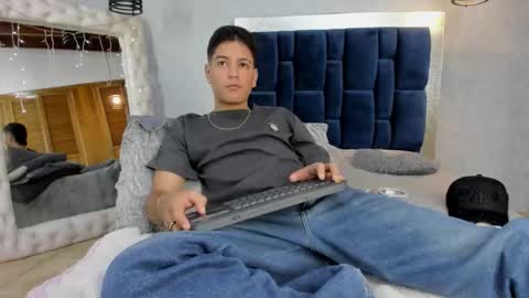 Snapshot of levy_steve chatting on November 29, 4:37 am LevySteven online show from November 29, 4:37 am