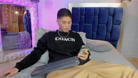 Snapshot of levy_steve chatting on December 5, 3:15 am LevySteven online show from December 5, 3:15 am