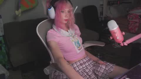 Snapshot of lewdy_booty chatting on October 23, 3:50 am lewdy booty online show from October 23, 3:50 am
