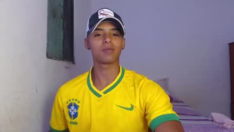 Snapshot of lewis_ly chatting on July 2, 12:44 pm i am lewis ly EDUARDO MEMDOZA15 online show from July 2, 12:44 pm