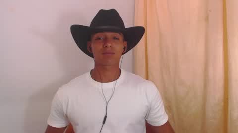 Snapshot of lewis_ly chatting on July 7, 7:51 pm i am lewis ly EDUARDO MEMDOZA15 online show from July 7, 7:51 pm