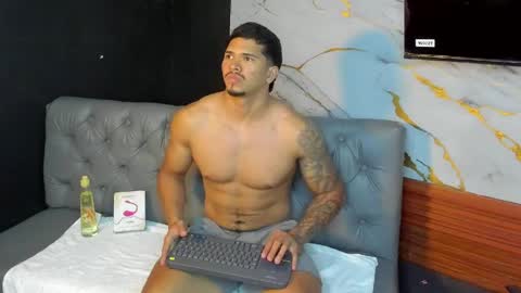 Snapshot of lewishamiltom chatting on May 26, 7:04 am lewis online show from May 26, 7:04 am