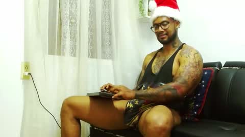 Lewis Strong online show from December 25, 8:39 pm