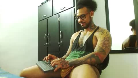 Lewis Strong online show from October 8, 7:00 pm