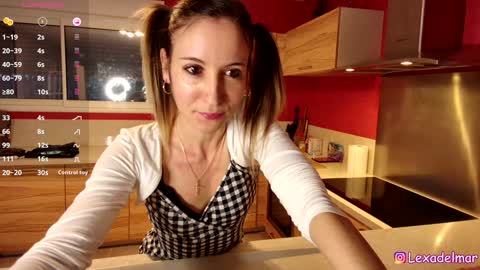 Snapshot of lexa_del_mar chatting on December 9, 7:39 am Lexa del mar online show from December 9, 7:39 am