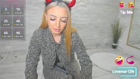 Lexi online show from October 8, 5:05 am