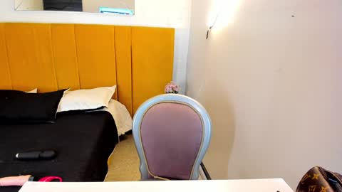 Lexi Howard  online show from December 20, 6:40 am