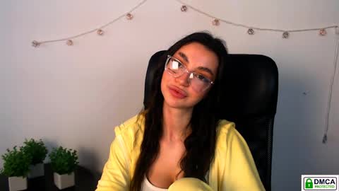 Alexia online show from April 25, 1:41 pm