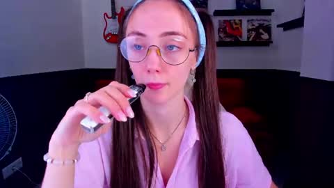 Snapshot of lexi_split chatting on July 26, 2:20 am Lexi GTM2 MonWedThurSatSun 1000am-400pm online show from July 26, 2:20 am
