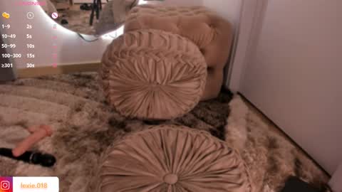 Snapshot of lexie_red chatting on February 20, 12:52 am LEXIE online show from February 20, 12:52 am